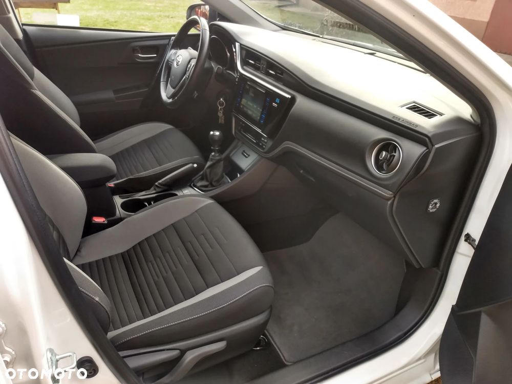 Toyota Auris 1.6 Premium - 14