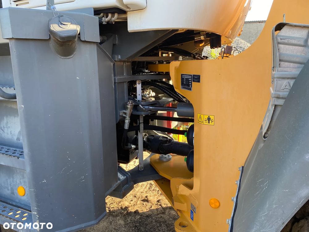 Liebherr L566, 2015 ROK, 11000 MTH, OPONY 70% DOBRE, Z NIEMIEC - 13