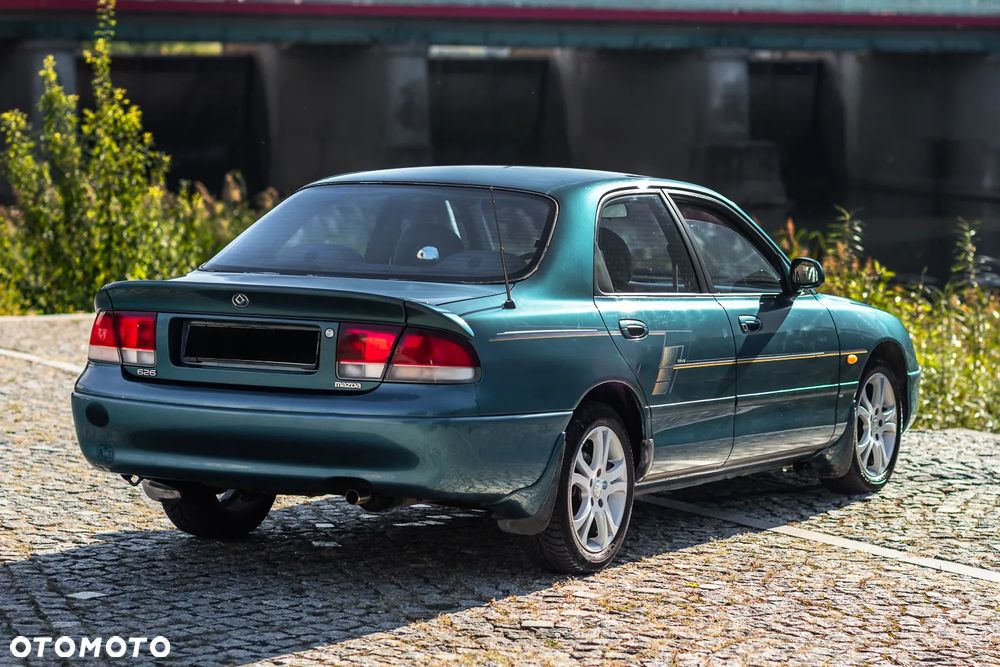 Mazda 626 2.0 GLE - 14