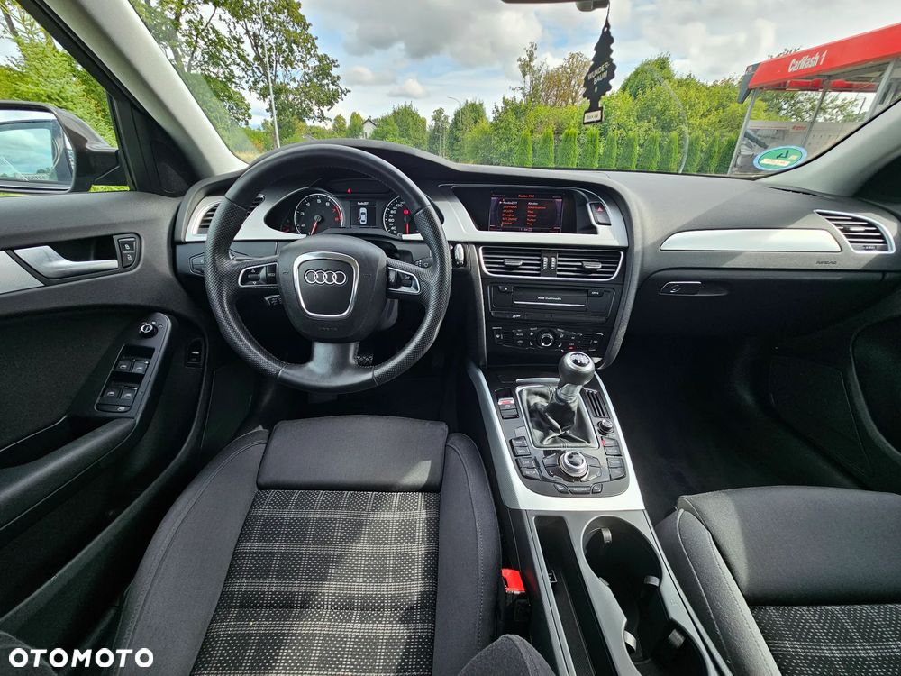 Audi A4 Limousine - 13