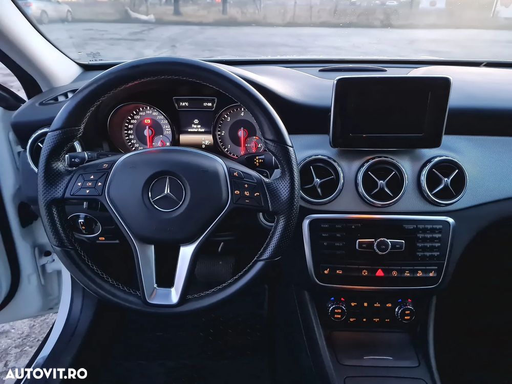 Mercedes-Benz GLA 200 d 4Matic 7G-DCT - 9