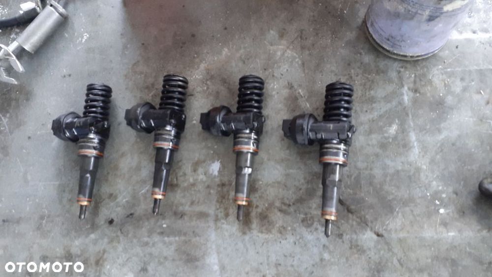 Wtryskiwacze pompowtryski AVB 1.9TDI - 1