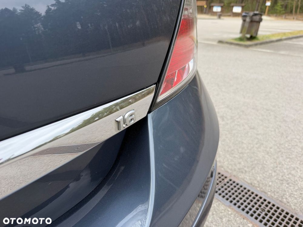 Opel Astra 1.6 Style - 25