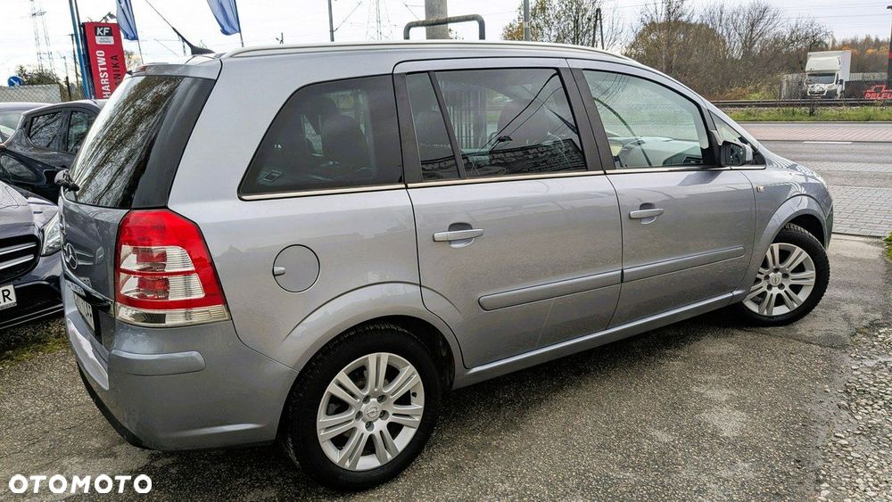 Opel Zafira - 10