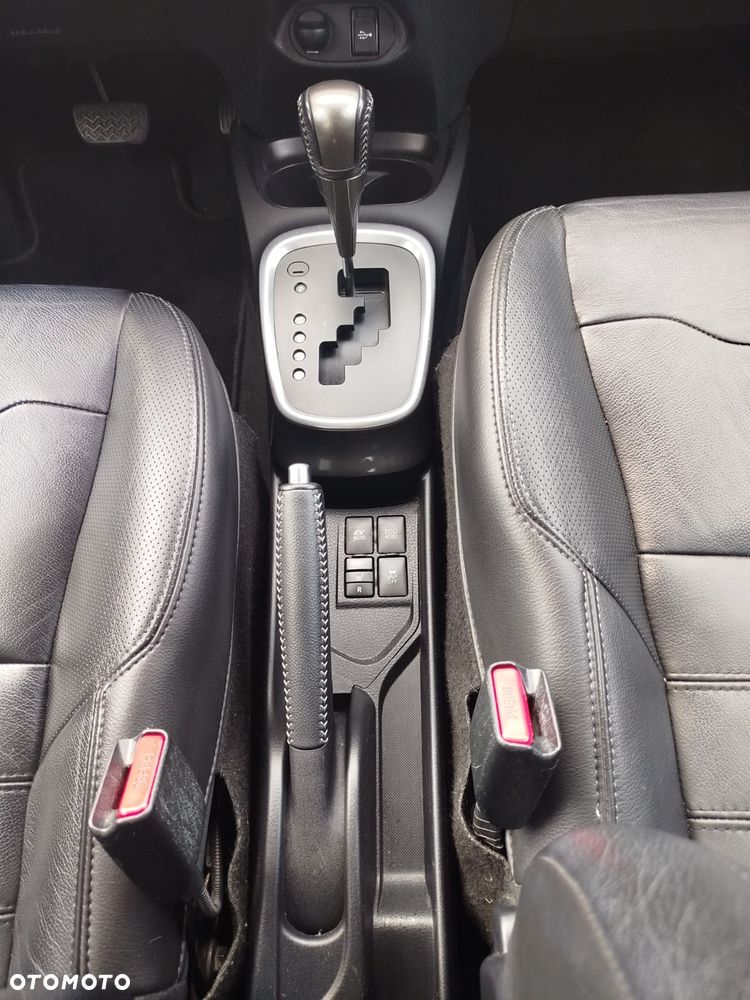 Toyota Yaris Hybrid 100 Life - 17
