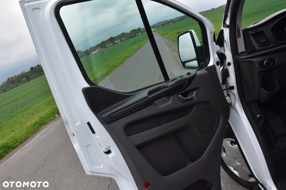 Ford TRANSIT CUSTOM 320 L2H1 - 21