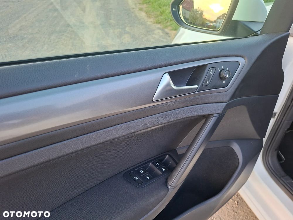 Volkswagen Golf - 10