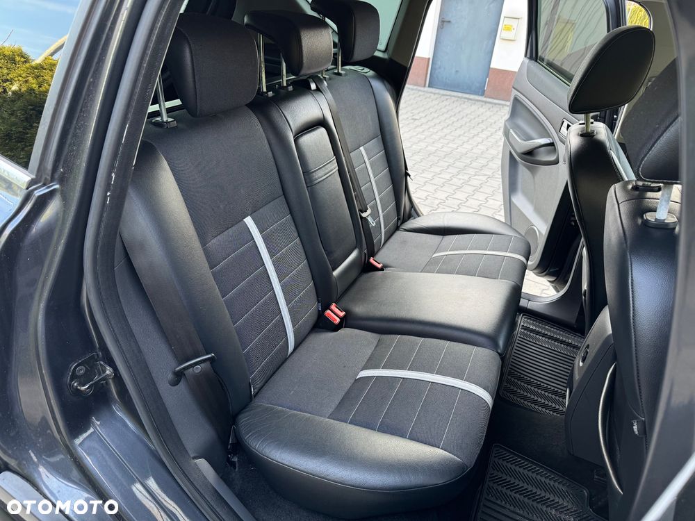 Ford Kuga 2.0 TDCi 4x4 Titanium - 6