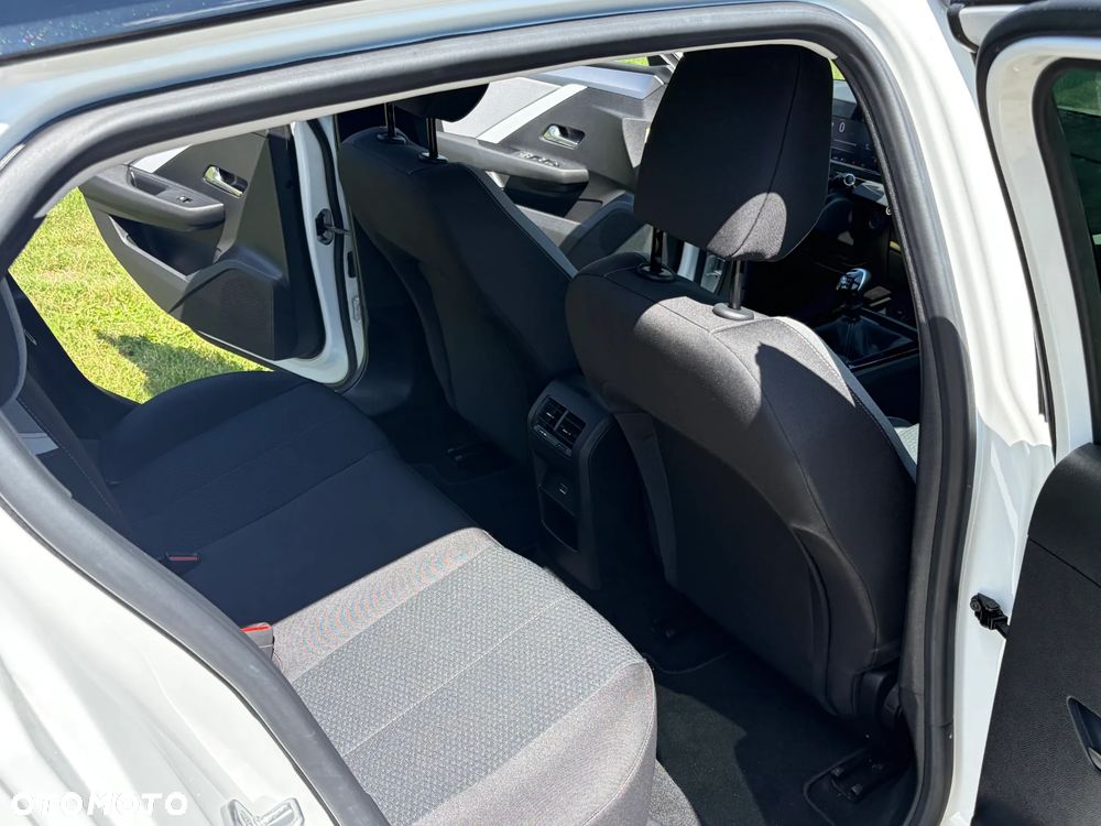 Opel Astra 1.2 Turbo Business Edition - 26