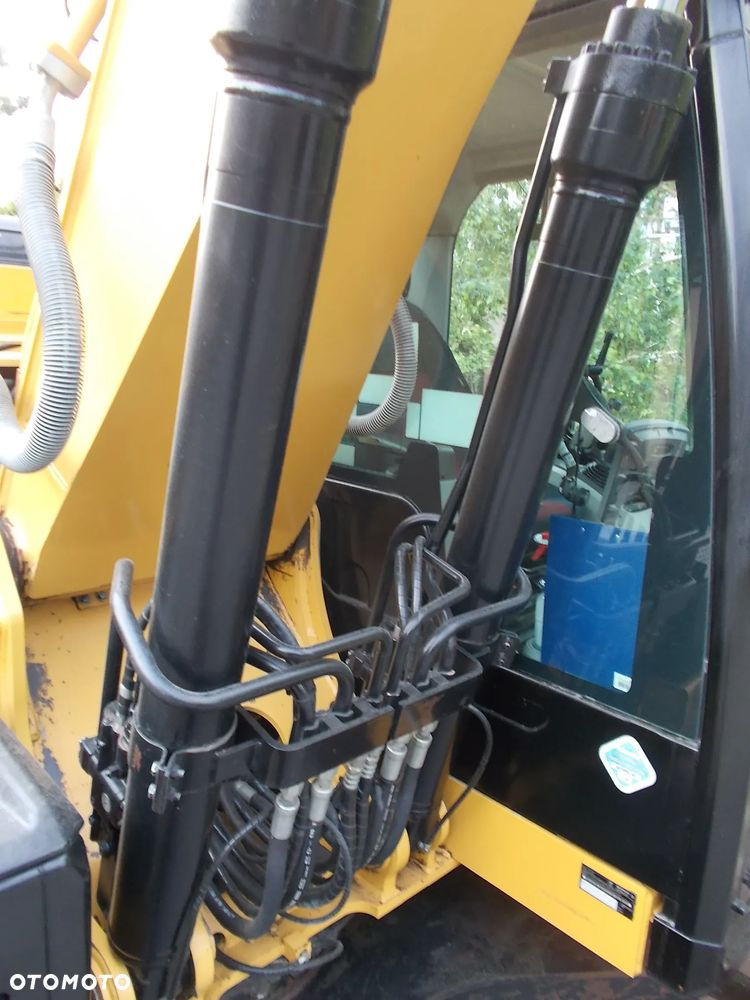 Caterpillar 323E - 32