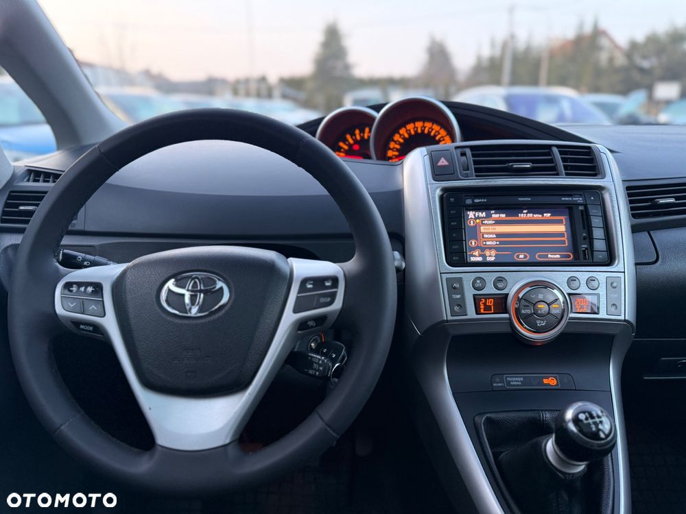 Toyota Verso 2.0 D-4D Premium - 22