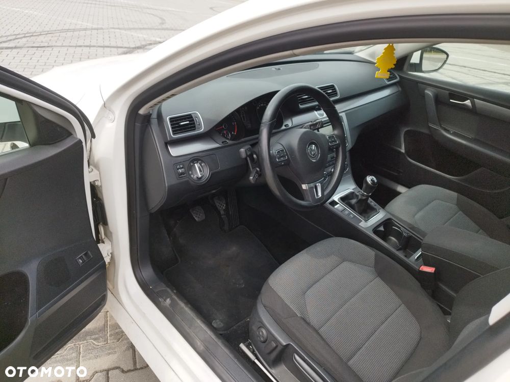 Volkswagen Passat - 8