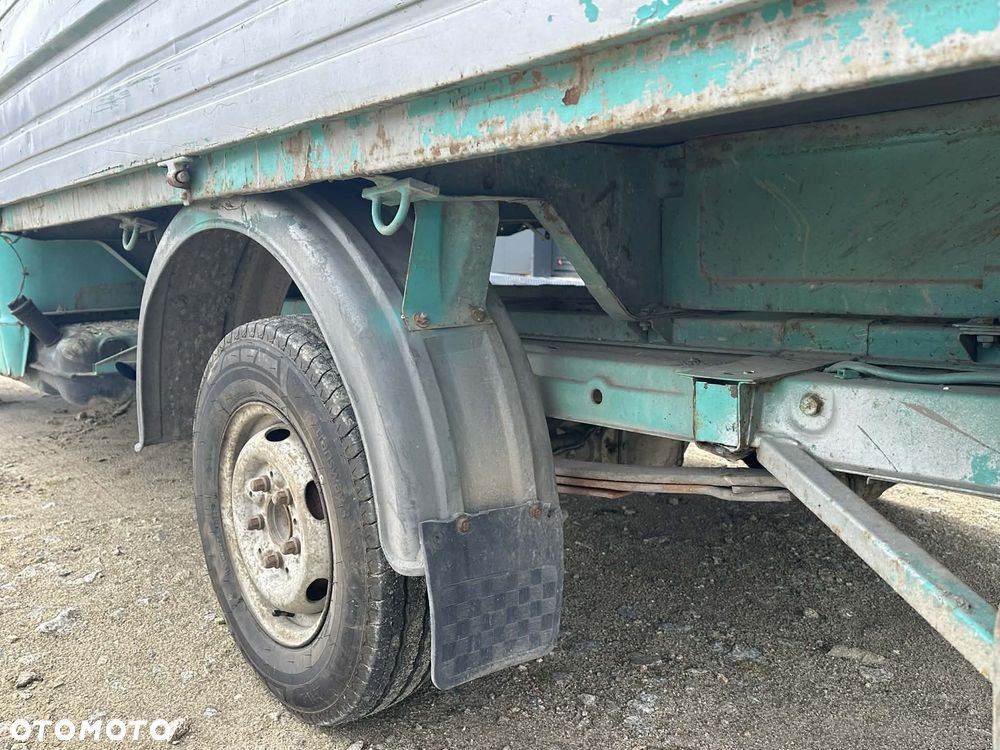 Mercedes-Benz 208D - 9