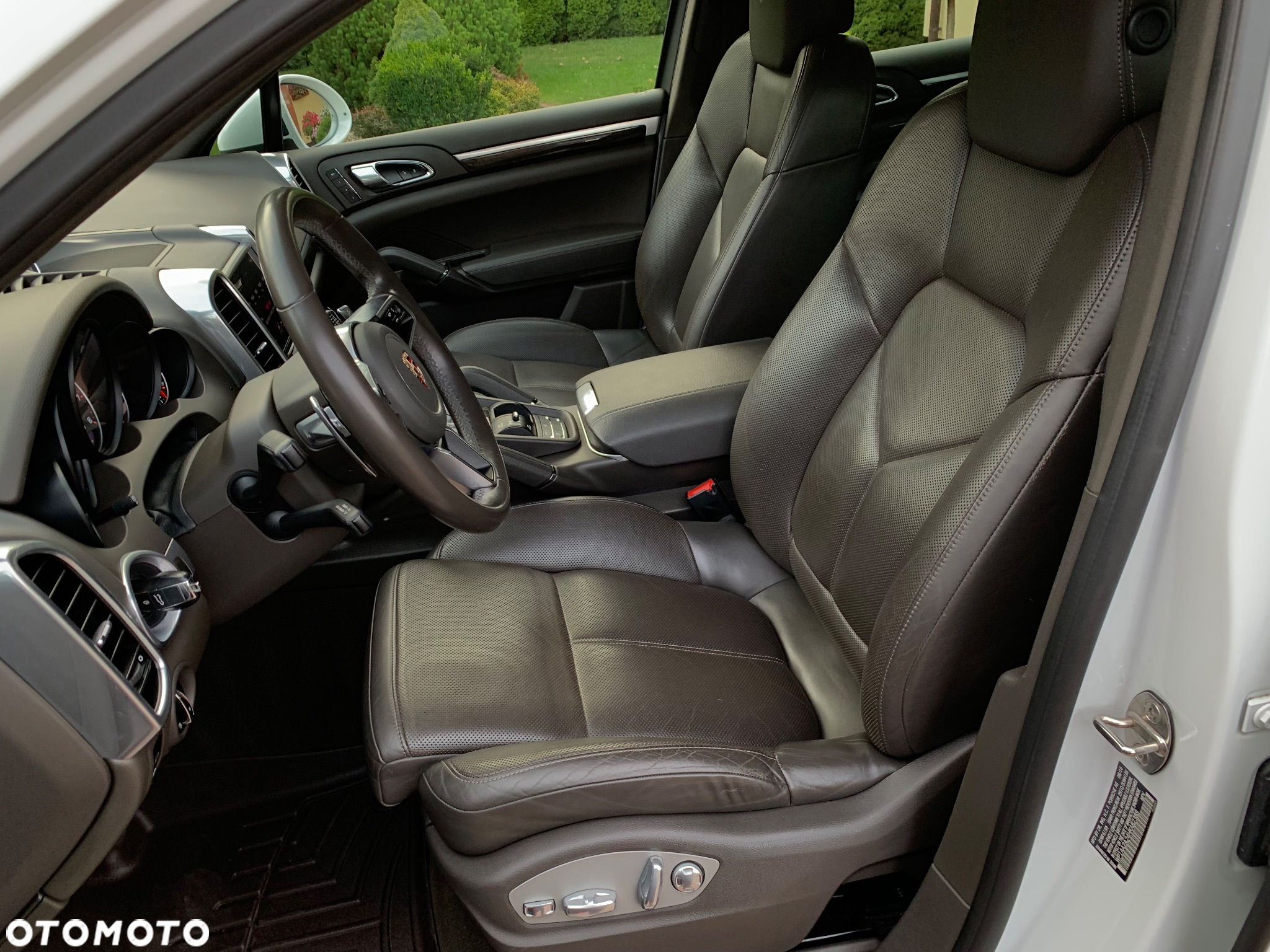 Porsche Cayenne Platinum Edition - 9