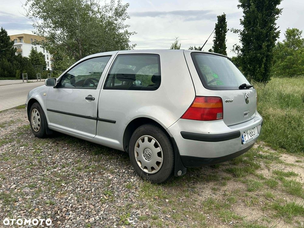 Volkswagen Golf 1.6 Basis - 3
