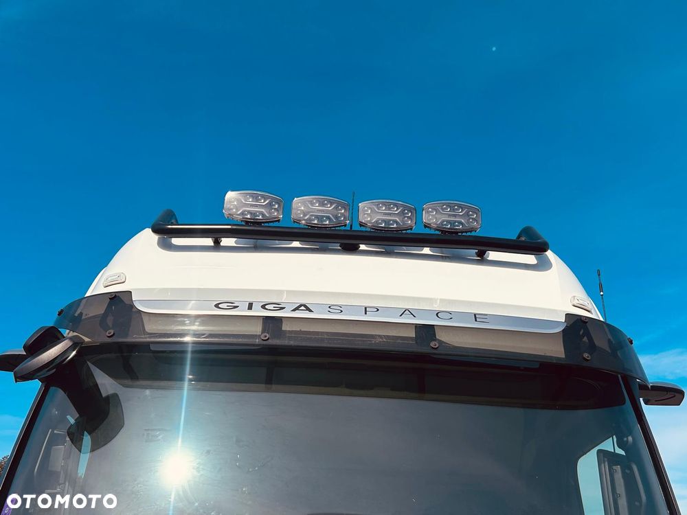 Mercedes-Benz Actros - 25