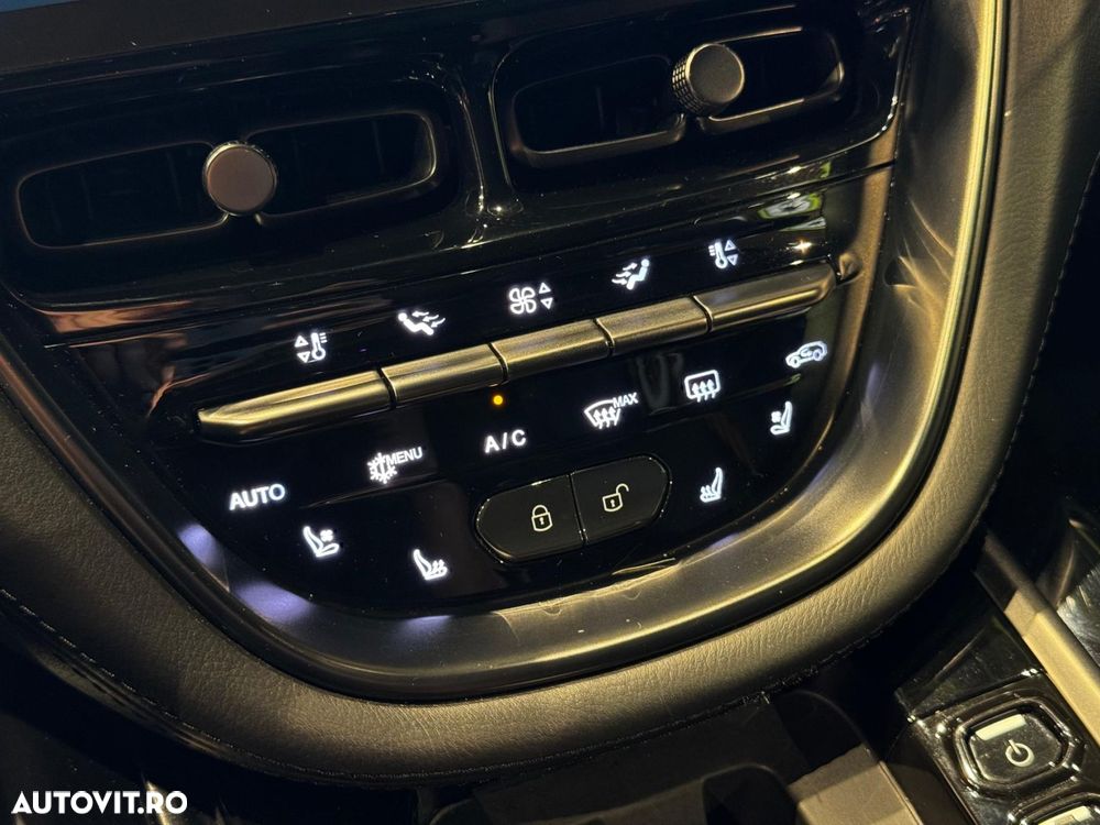 Aston Martin DBX - 25