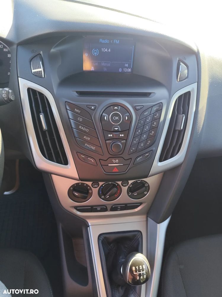 Ford Focus 1.6 TDCi DPF Champions Edition - 8