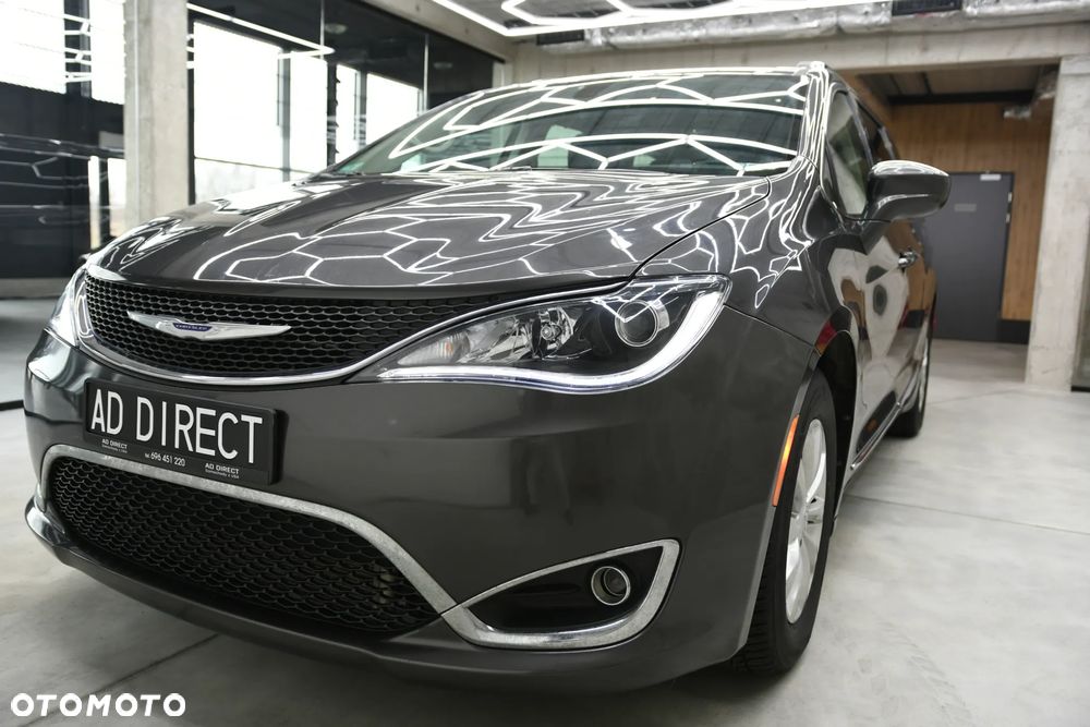 Chrysler Pacifica - 3