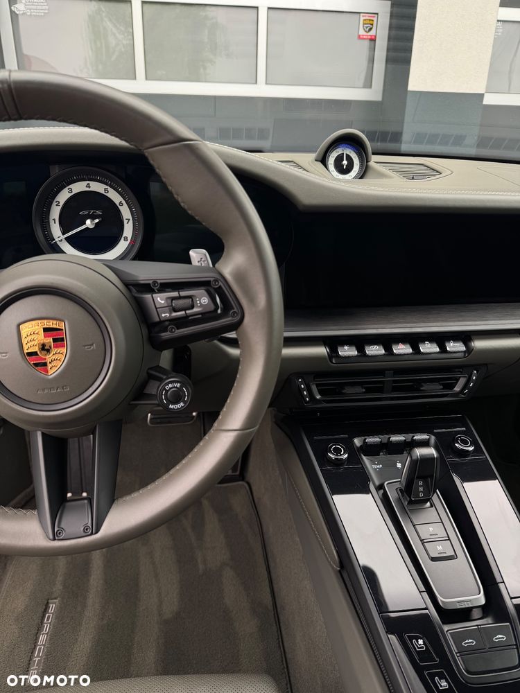 Porsche 911 Targa 4 GTS - 10