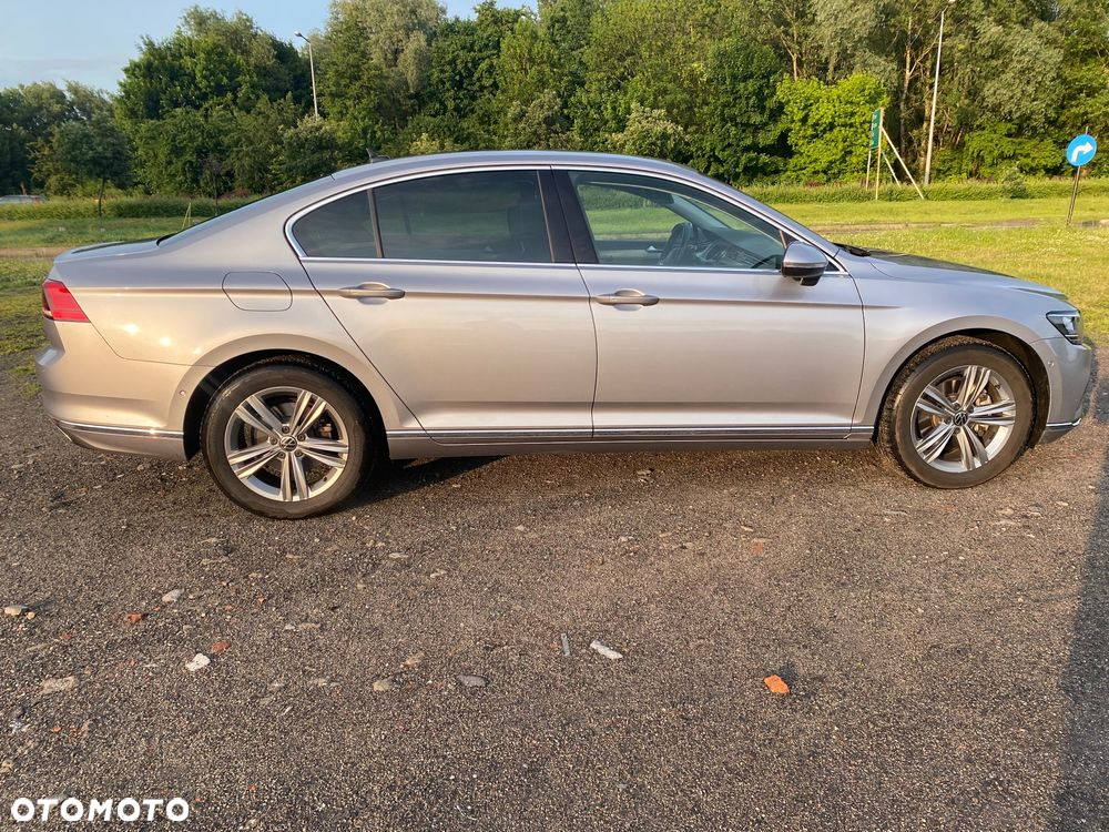 Volkswagen Passat 2.0 TDI SCR Elegance DSG - 8