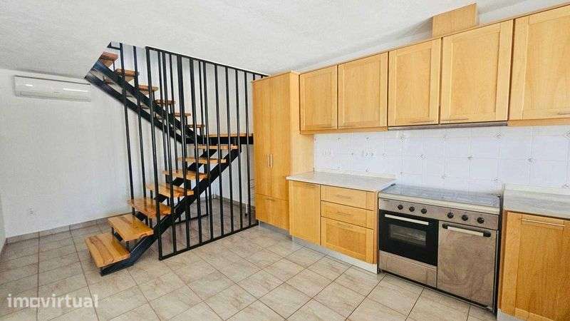 Moradia Renovada com Terreno - Grande imagem: 2/12