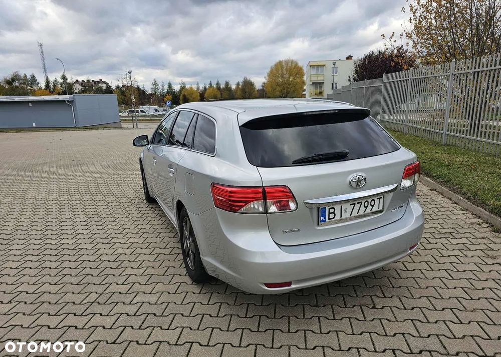 Toyota Avensis Combi 1.6 Comfort - 4