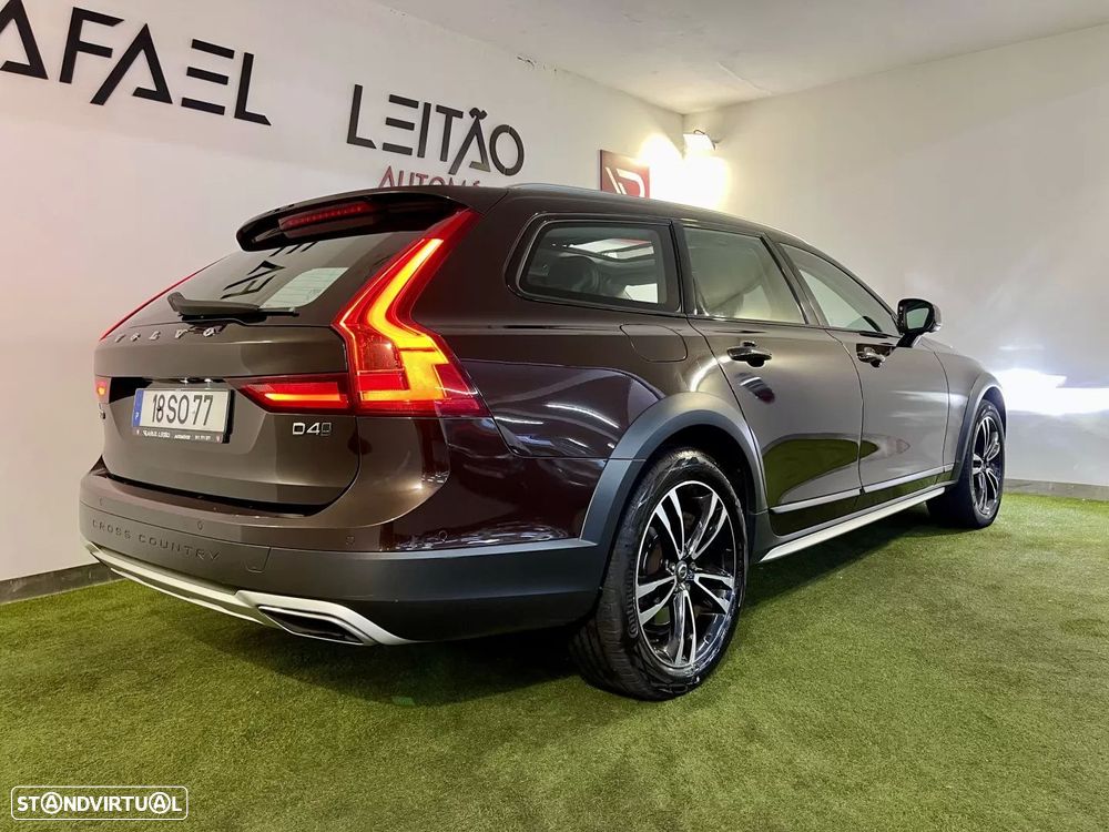 Volvo V90 Cross Country 2.0 D4 Plus AWD Geartronic - 10