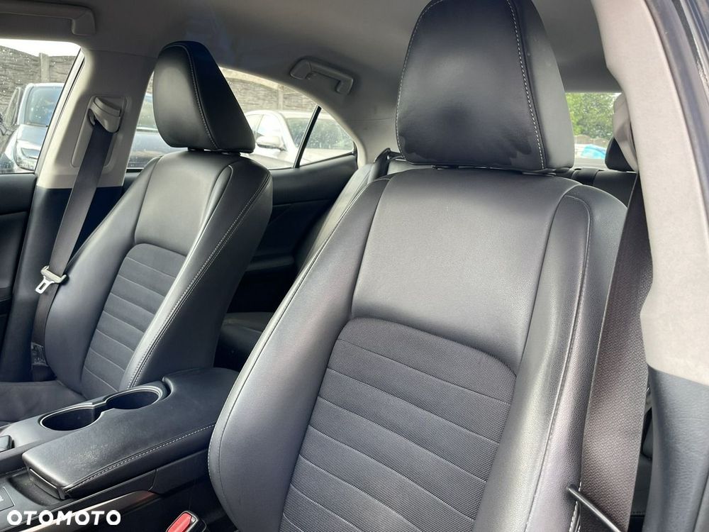 Lexus IS 200t / 300 Elegance - 12