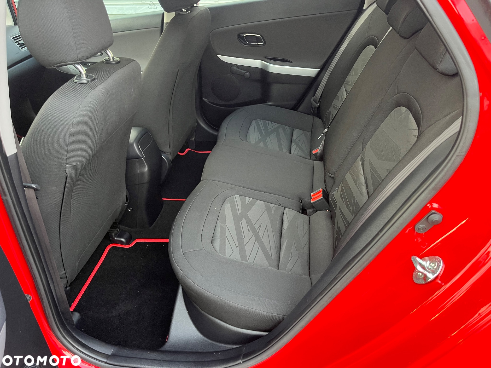 Kia Ceed 1.6 GDI Dream-Team Edition - 18