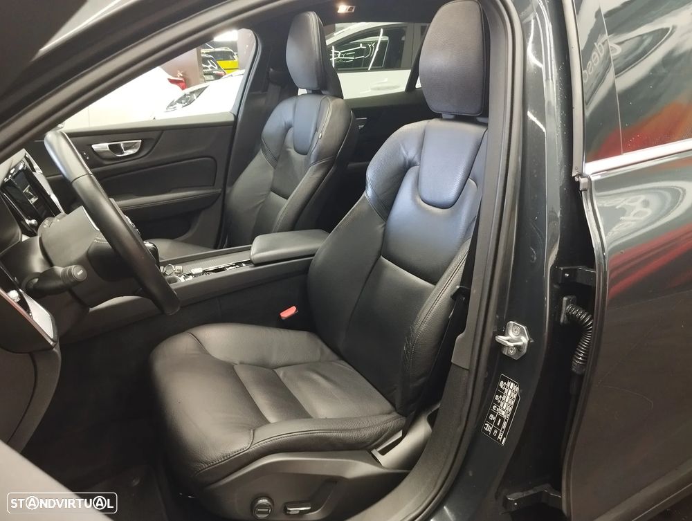 Volvo V60 2.0 D4 Momentum Plus - 20