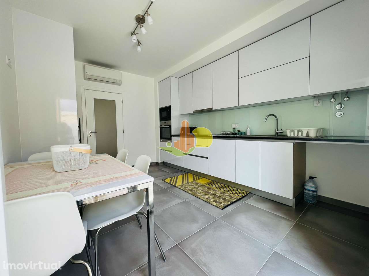 T2 c/ Garagem - Condomínio c/ Piscina - Grande imagem: 4/30