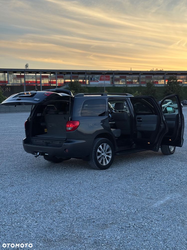 Toyota Sequoia - 11