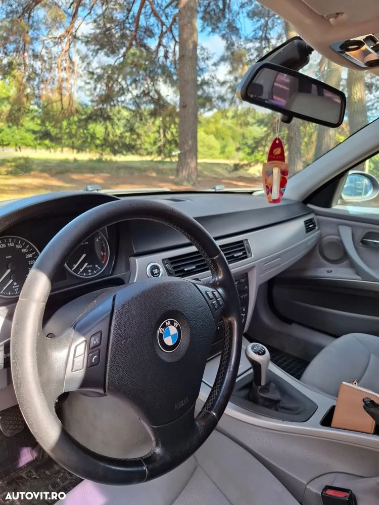 BMW Seria 3 320td compact - 9