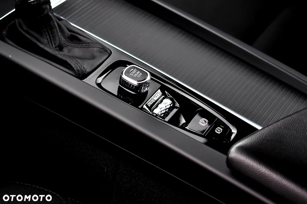 Volvo XC 60 T4 Momentum - 22