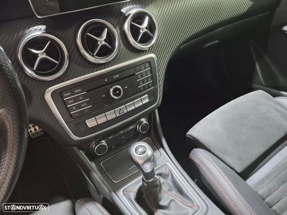 Mercedes-Benz A 180 d AMG Line - 13