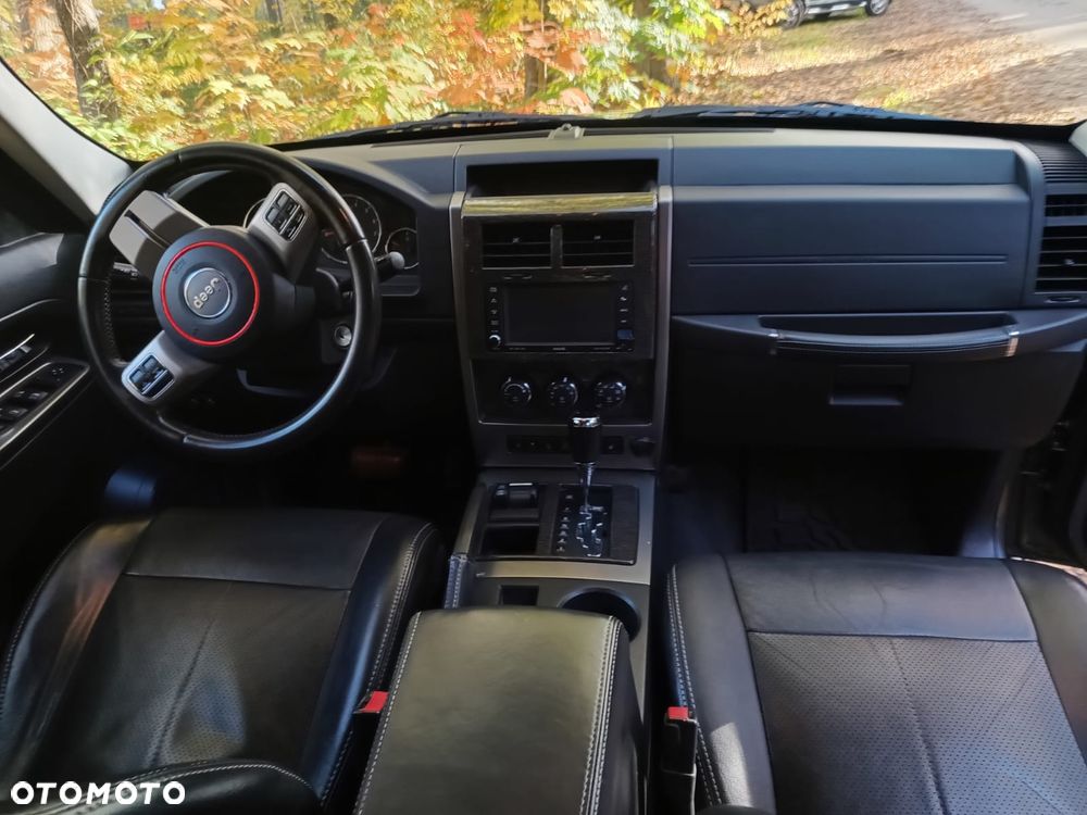 Jeep Liberty - 11