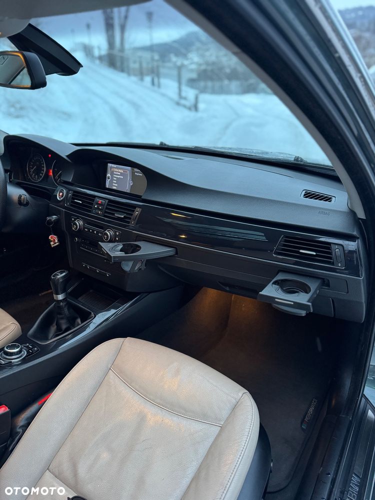 BMW Seria 3 330d xDrive - 31