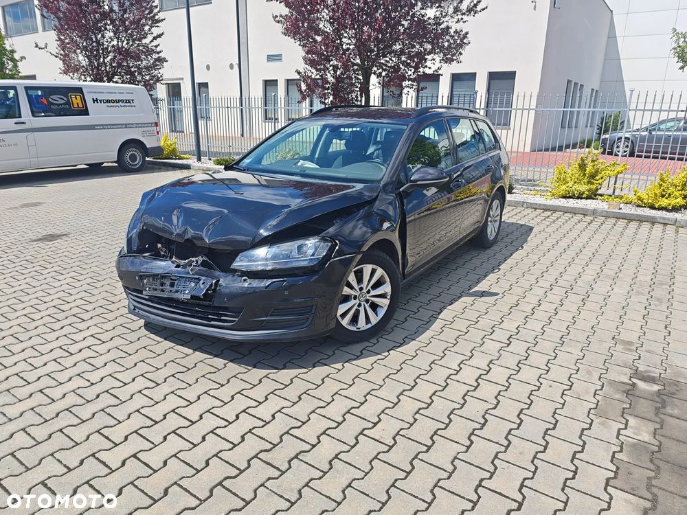 Volkswagen Golf - 1