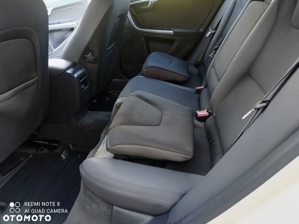 Volvo V60 D5 AWD Geartronic Momentum - 17