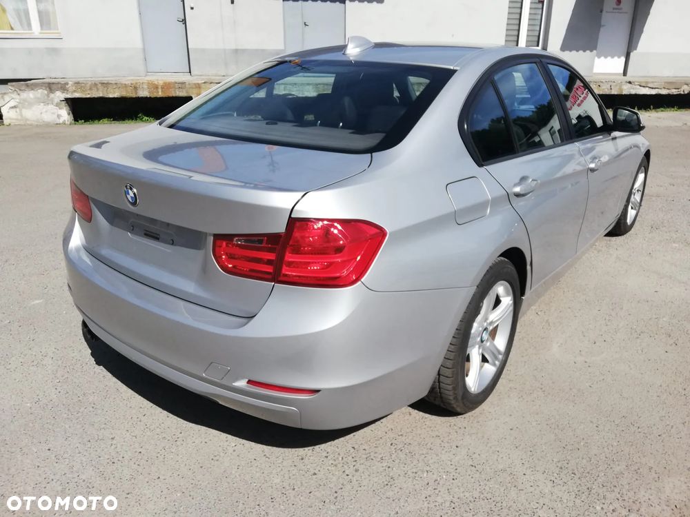 BMW Seria 3 328i xDrive - 5