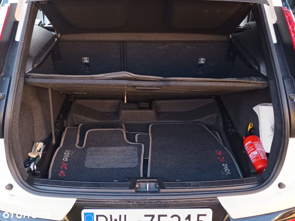 Volvo XC 40 D3 AWD Geartronic Momentum - 10