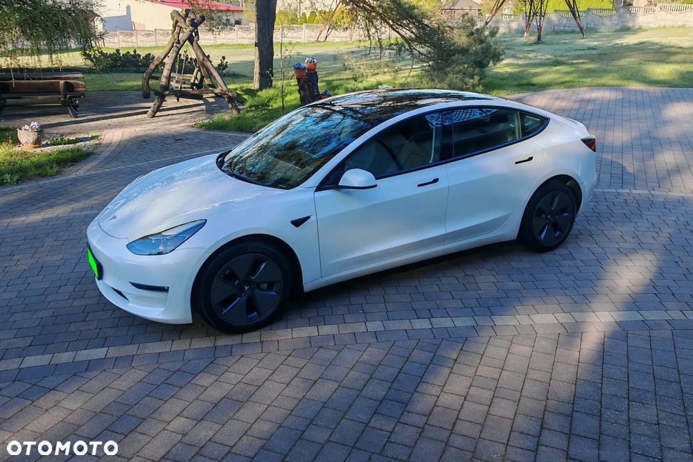 Tesla Model 3 - 40