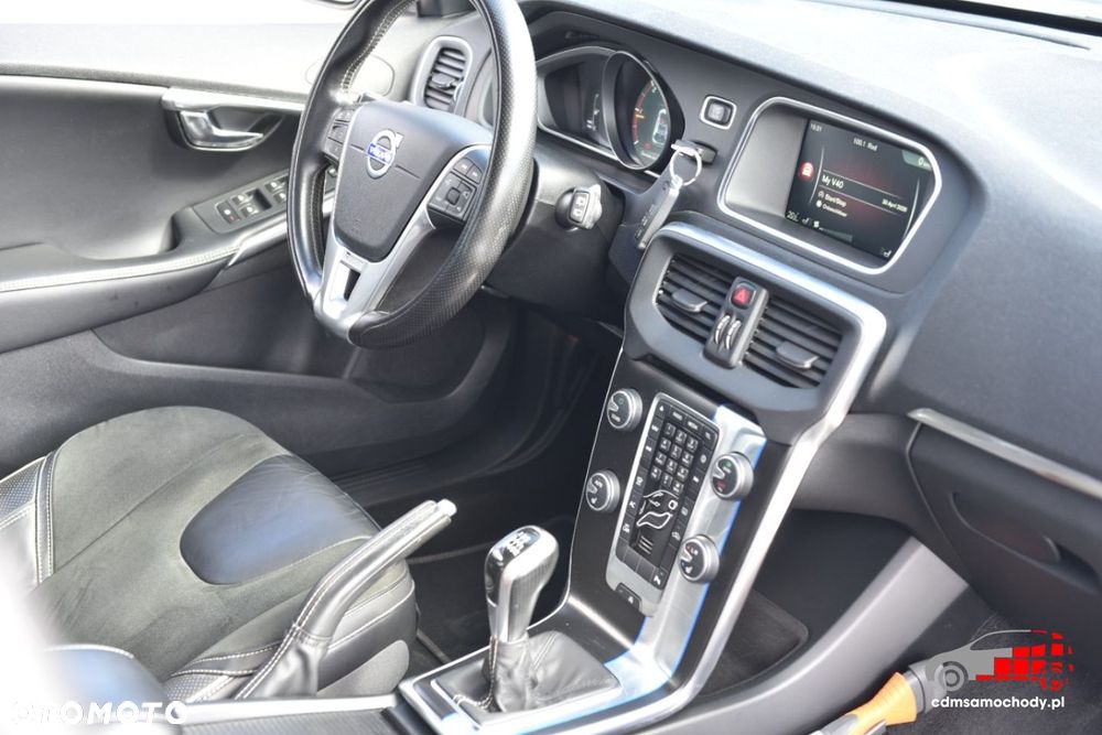 Volvo V40 - 24