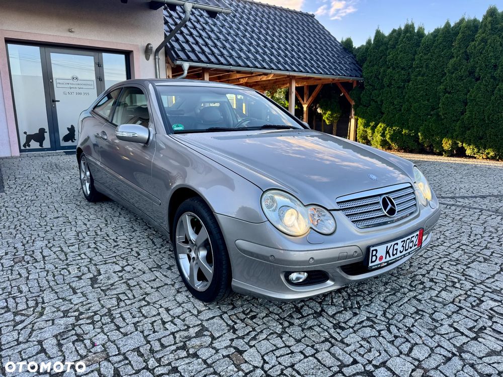 Mercedes-Benz C-Class 2004 photo 3