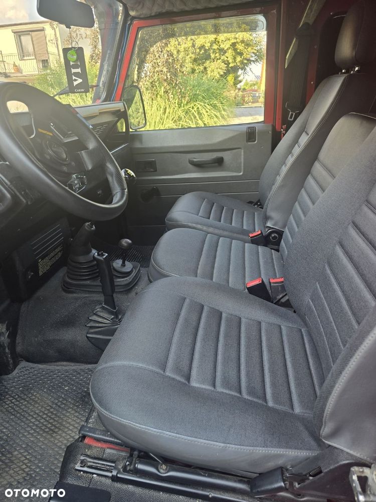 Land Rover Defender - 8