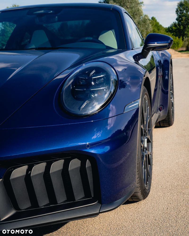 Porsche 911 Carrera 4 GTS - 7