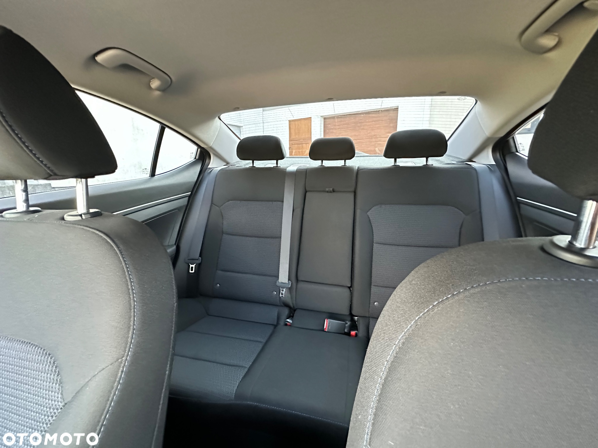 Hyundai Elantra 1.6 Comfort - 28