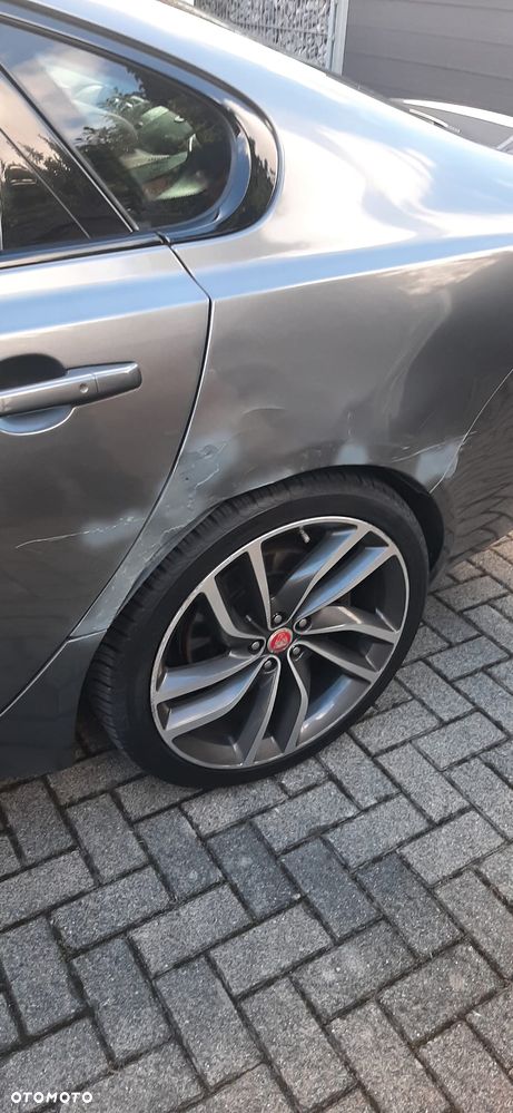 Jaguar XF 20d Portfolio - 17