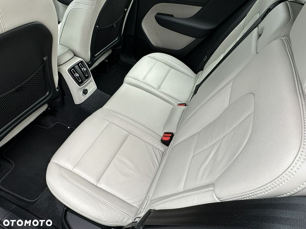 Volvo XC 40 - 18